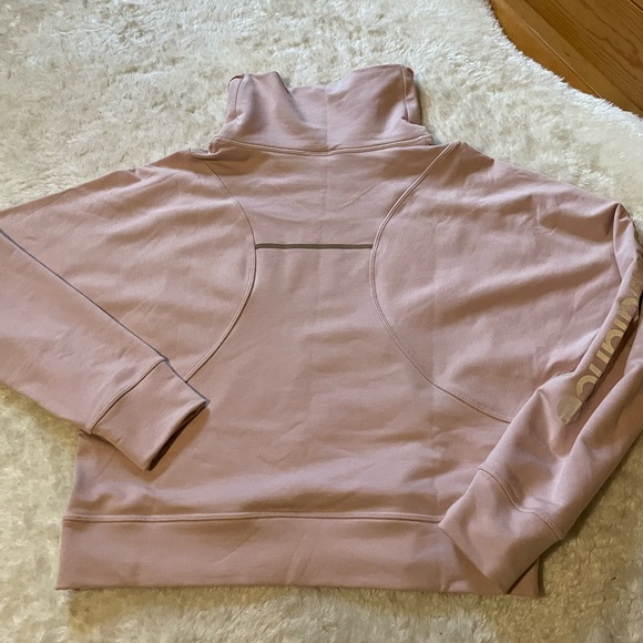 New balance size S light pink cropped light weight sweater. - Picture 3 of 12